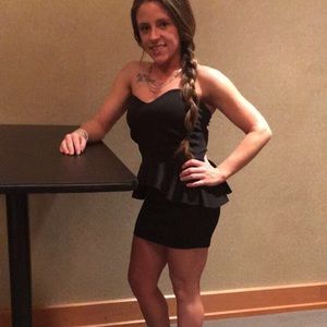 Worn once very comfy, good for someone who’s 5’2”